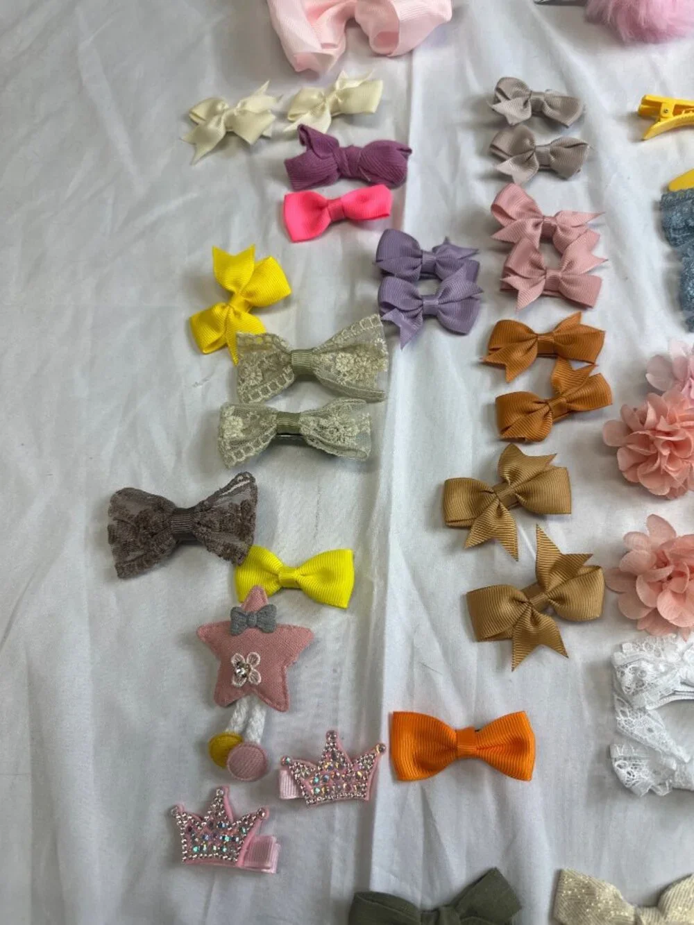 baby bows clip bows 23 sets the rest are single bows oreowned never worn